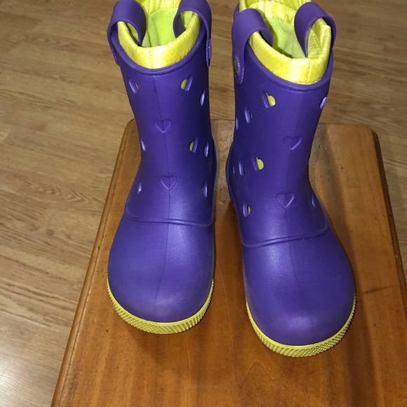 girls croc boots